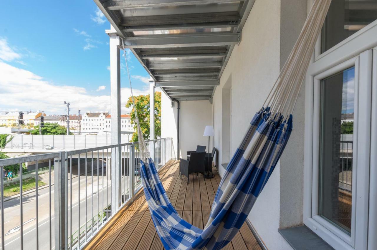 Spacious Apartment In Center With Terrace Viena Exterior foto